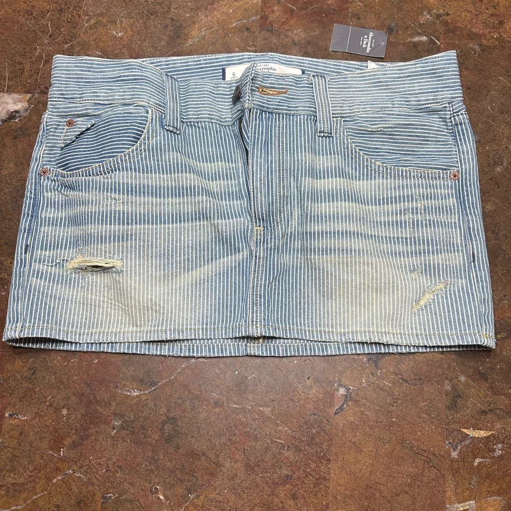 Ladies NWT Abercrombie & Fitch blue Jean mini skirt